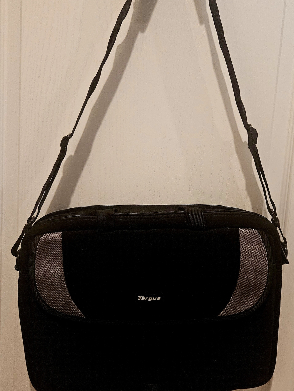 Targus Black Laptop Messenger Bag with Gray Panels